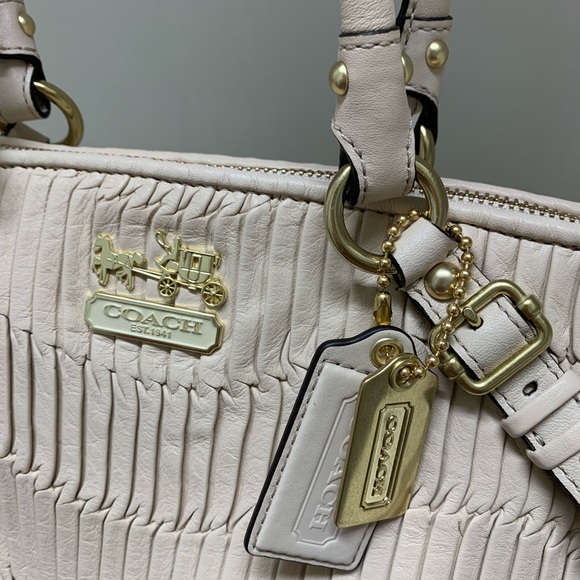 New coach handbag - Picture 2 of 6